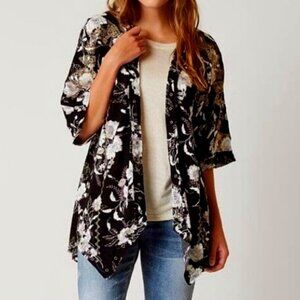 Gimmicks Embroidered Floral Eyelet Kimono Top with Shark Bite Hem Misses size S